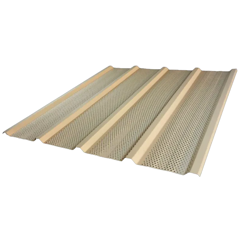 Entrepôt industriel avec palette en bois chargée de plaques de plâtre empilées, une plaque dressée verticalement montre la marque répétée "GIPS BOARD"